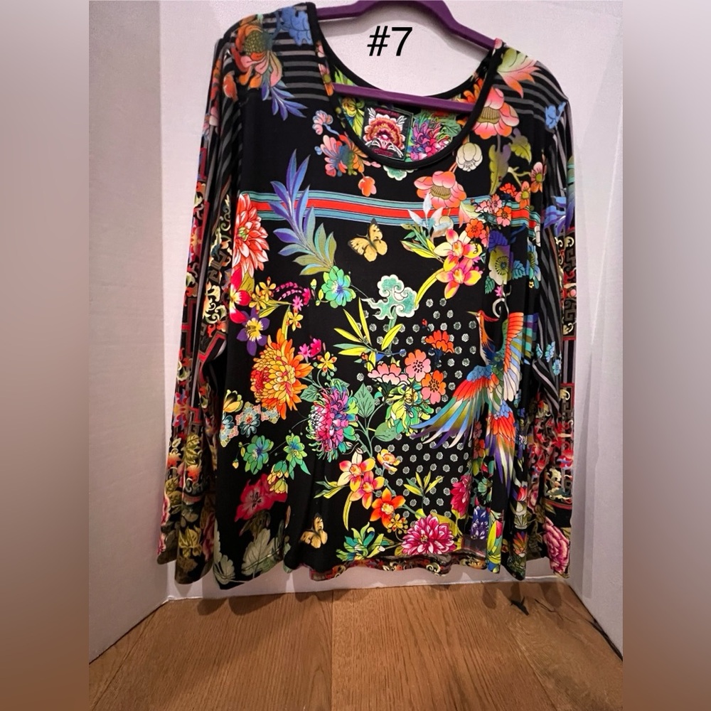 Johnny Was Multicolor Floral Women's Top
EUC. SIZE XL